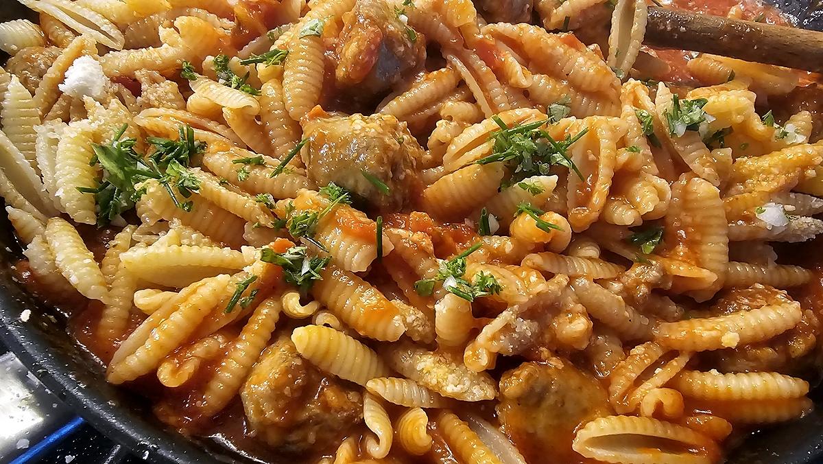 recette Pâtes gourmandes à la tomate et saucisse poêlée