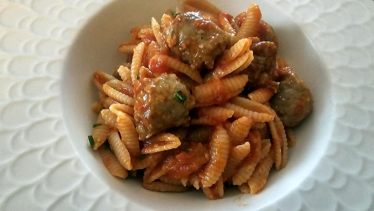 recette Pâtes gourmandes à la tomate et saucisse poêlée