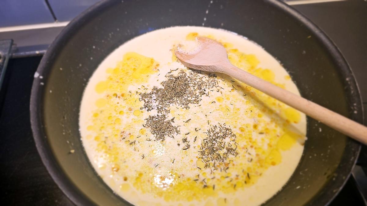 recette Pommes de terre nouvelle  à la sauce crémeuse à l'ail