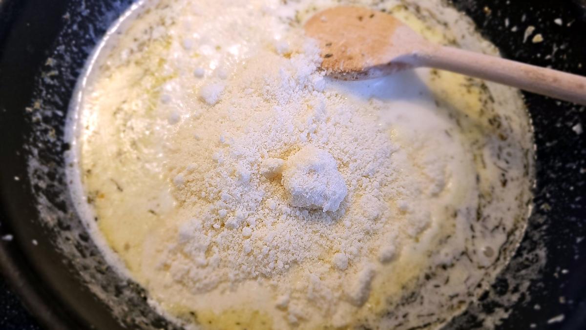 recette Pommes de terre nouvelle  à la sauce crémeuse à l'ail