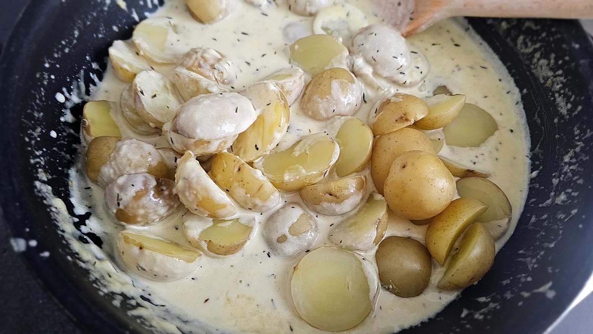 recette Pommes de terre nouvelle  à la sauce crémeuse à l'ail
