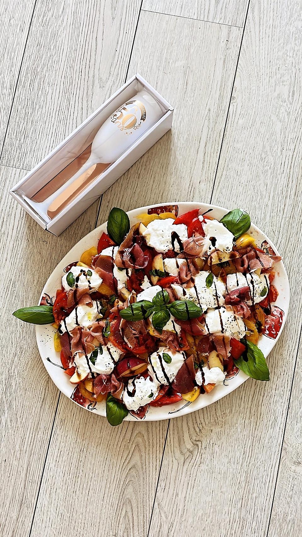 recette Salade fraîche tomates, pêches et burrata