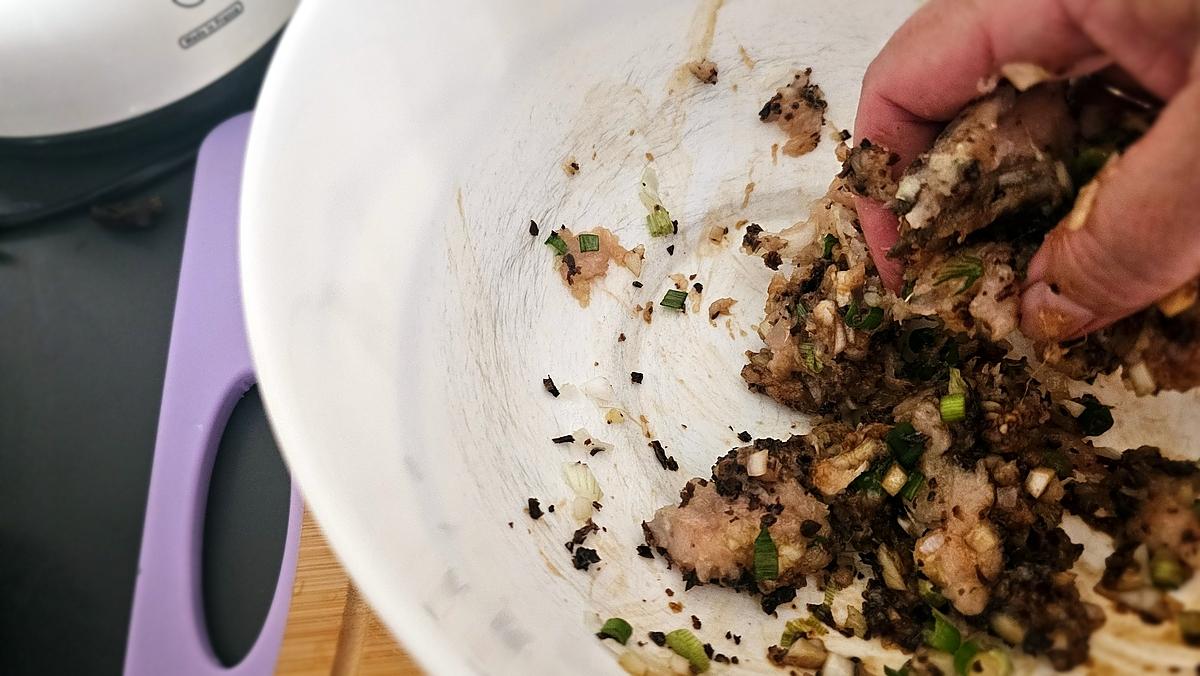 recette Wonton au poulet , champignons noir et ciboule