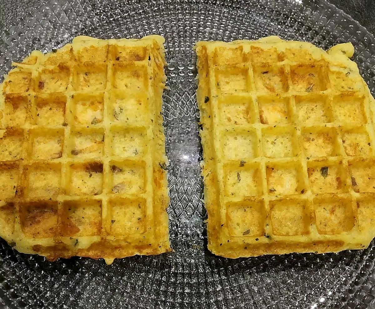 recette Gaufres de pommes de terre aux fines herbes et saumon fumé