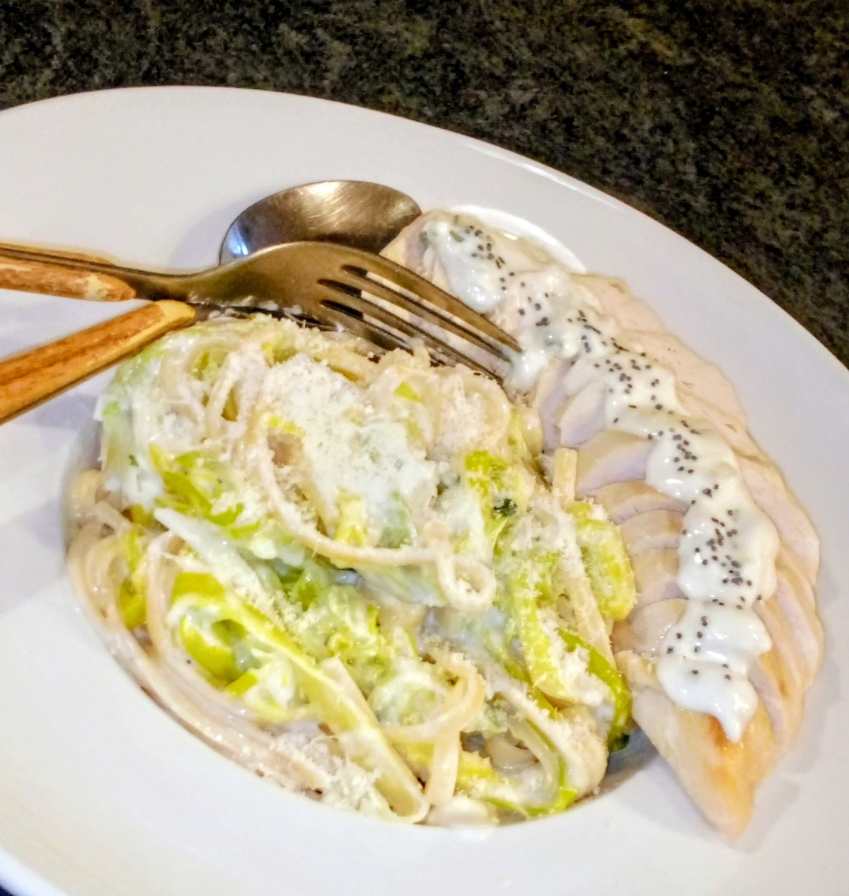 recette LINGUINE/POIREAUX/CRÈME/POULET.