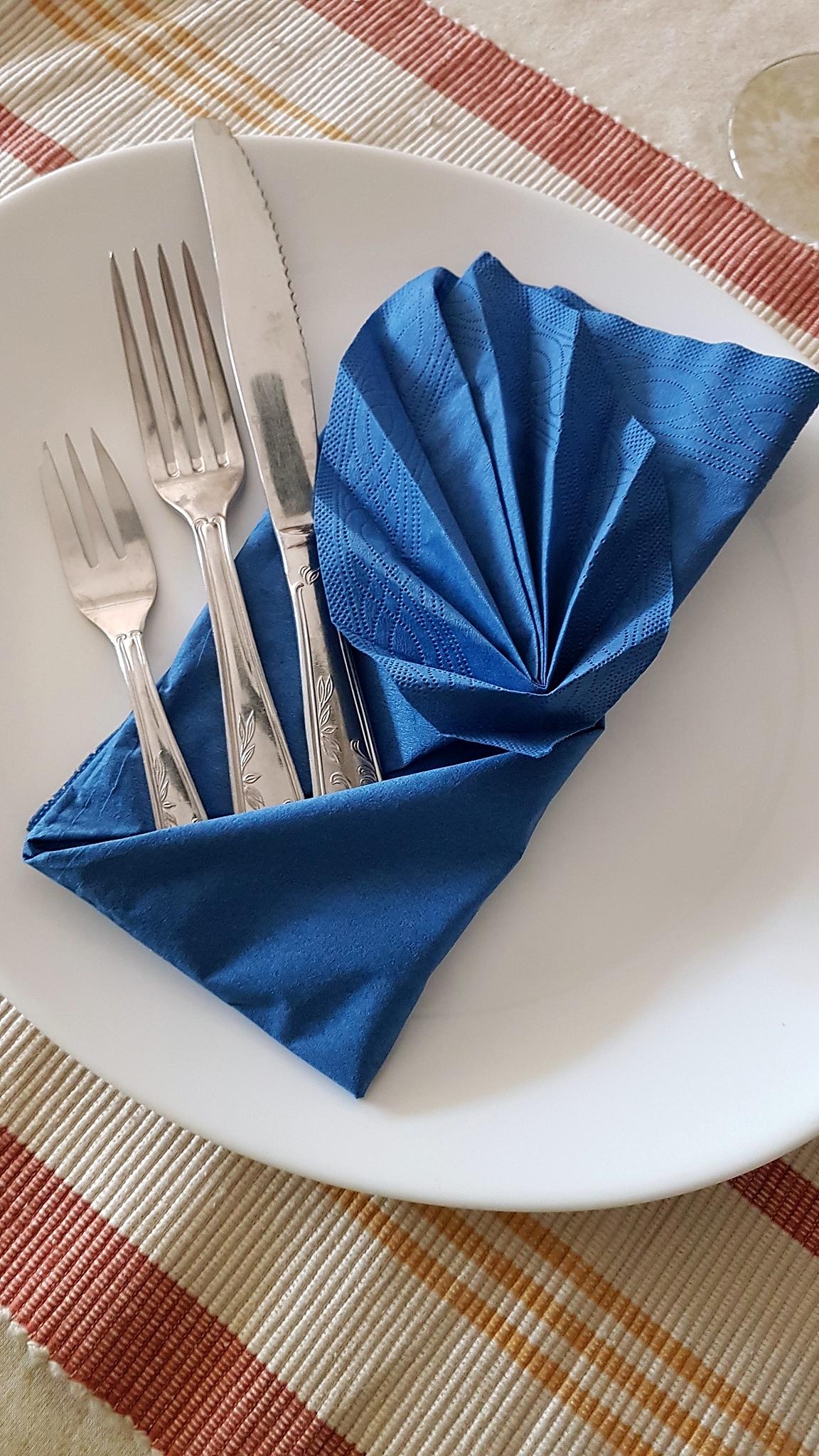 recette Deux pliages de serviettes anniversaire et noël