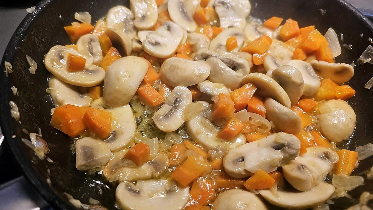 recette Cassolette de Saint-Jacques , crevettes et sauce crémeuse aux champignons