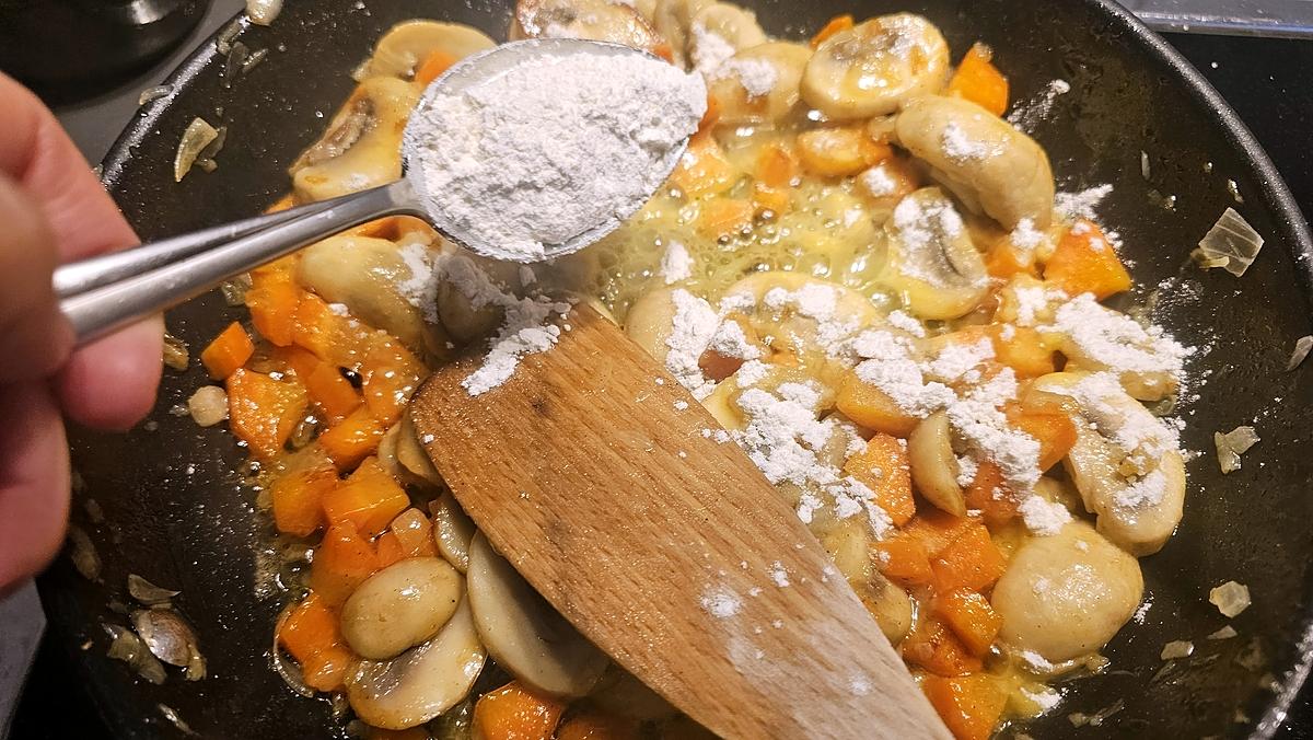 recette Cassolette de Saint-Jacques , crevettes et sauce crémeuse aux champignons