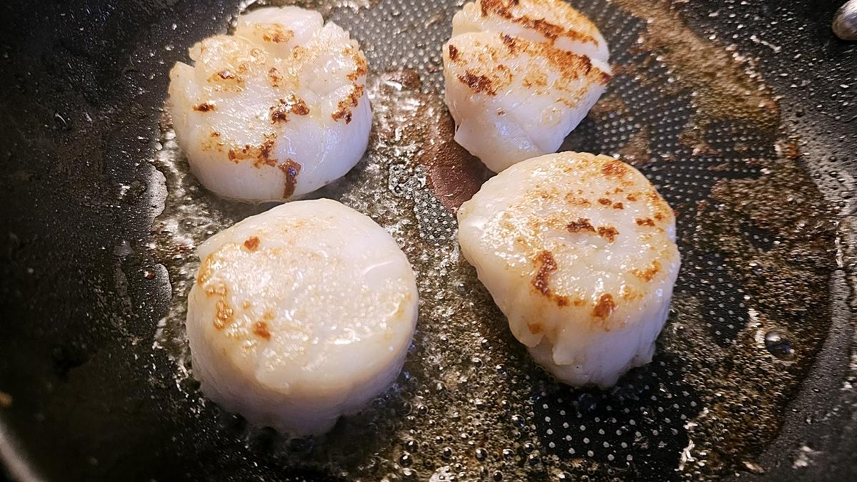 recette Cassolette de Saint-Jacques , crevettes et sauce crémeuse aux champignons