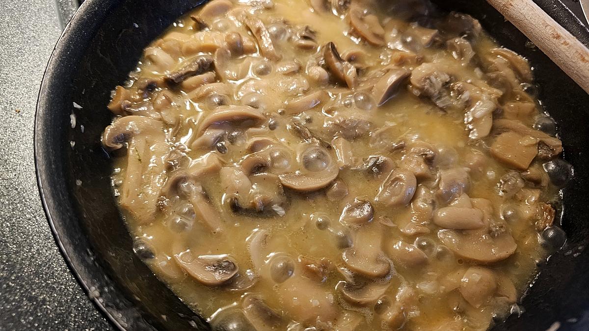 recette Escalope de dinde dorée et croustillante, sauce aux champignons et parmesan
