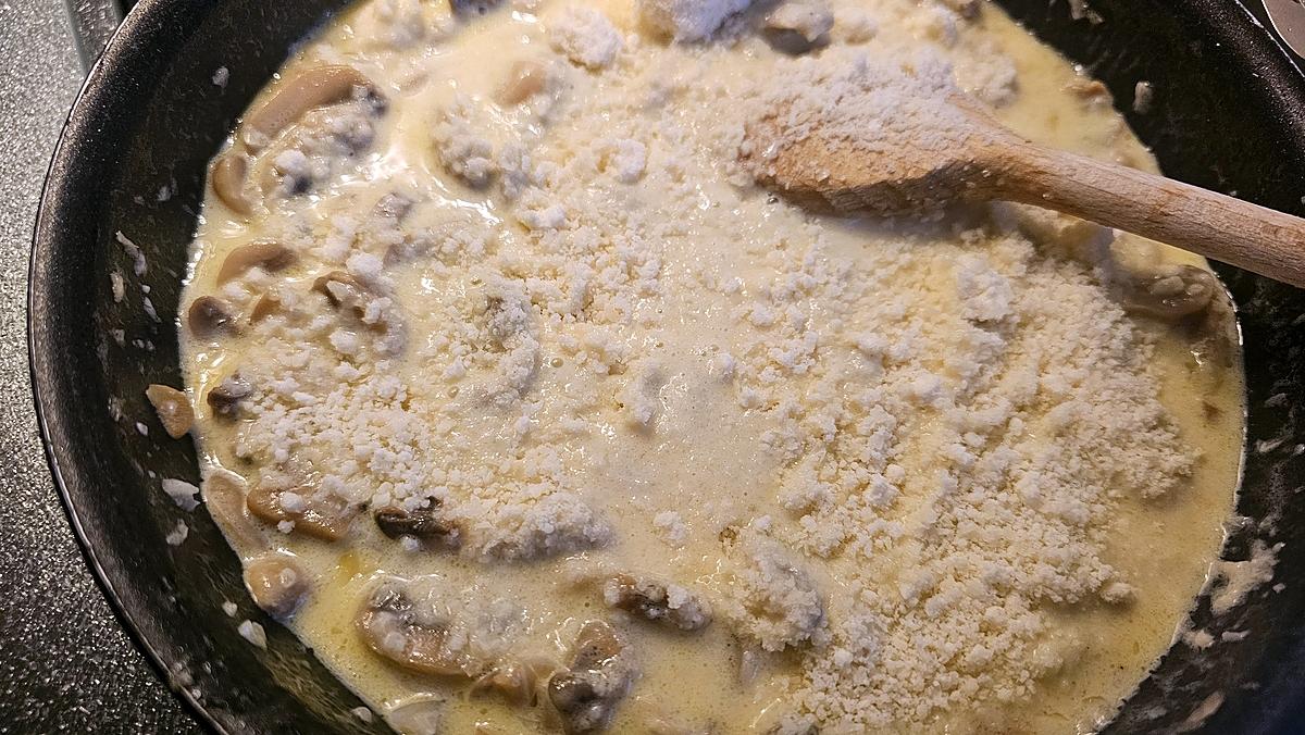 recette Escalope de dinde dorée et croustillante, sauce aux champignons et parmesan