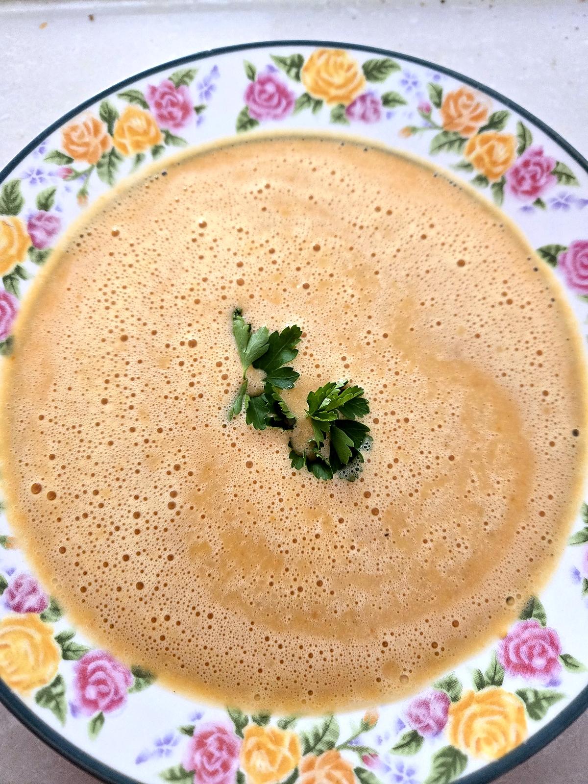 recette POTAGE FROMAGÉ AUX LÉGUMES À LA MIJOTEUSE