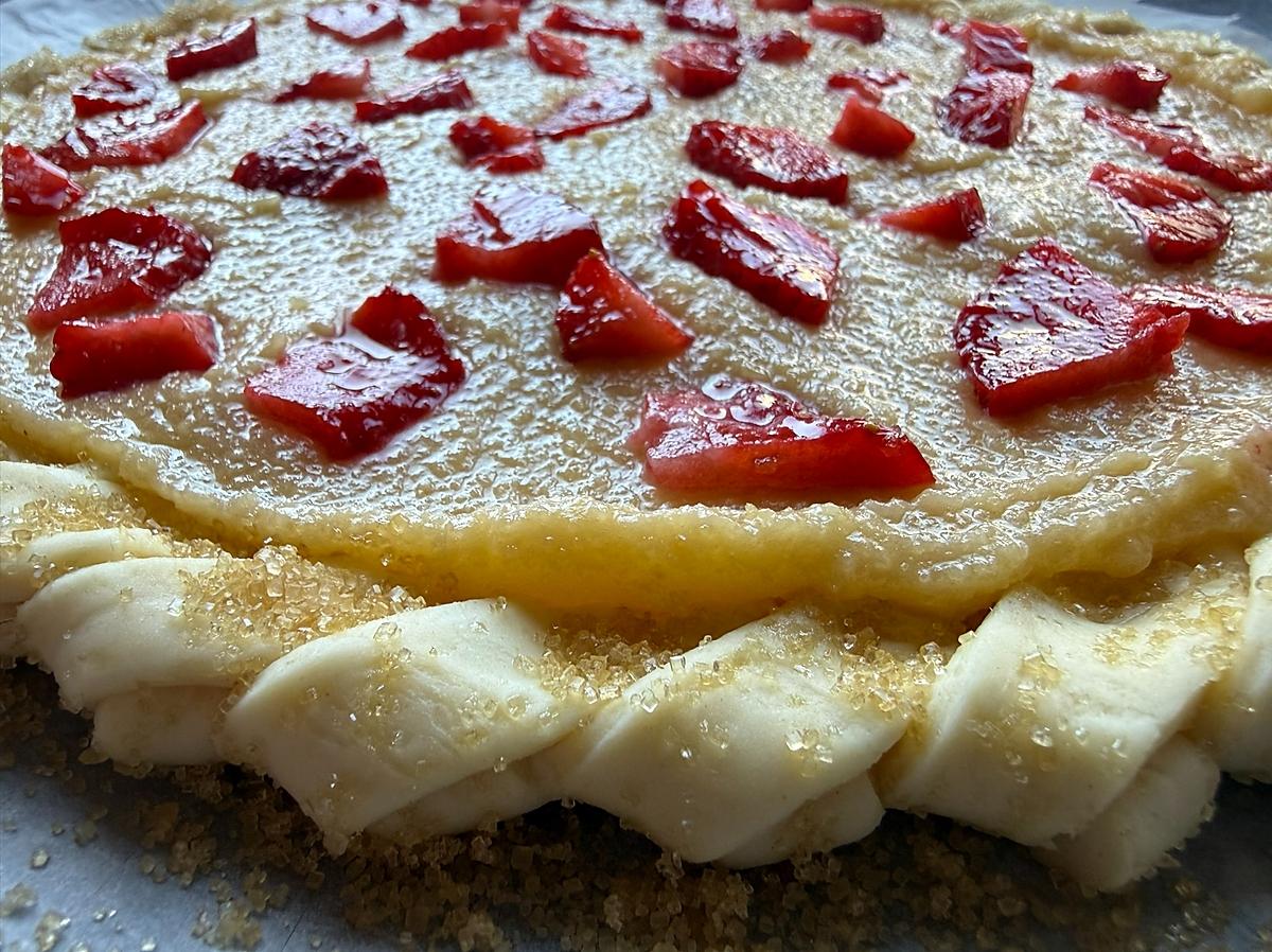 recette Tarte kiwi-fraise 🍓🥝 ultra gourmande à la chantilly chocolat blanc et pâte aux p’tits suisses