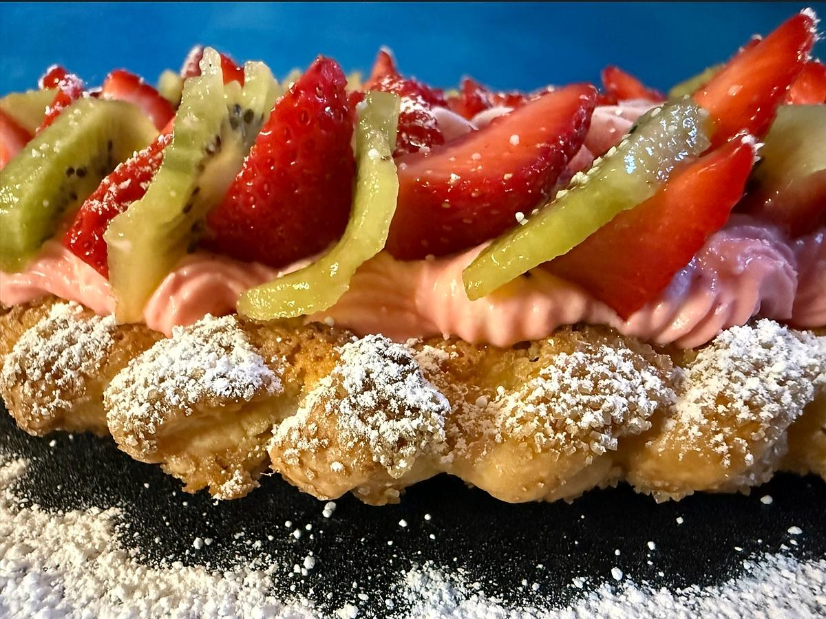 recette Tarte kiwi-fraise 🍓🥝 ultra gourmande à la chantilly chocolat blanc et pâte aux p’tits suisses
