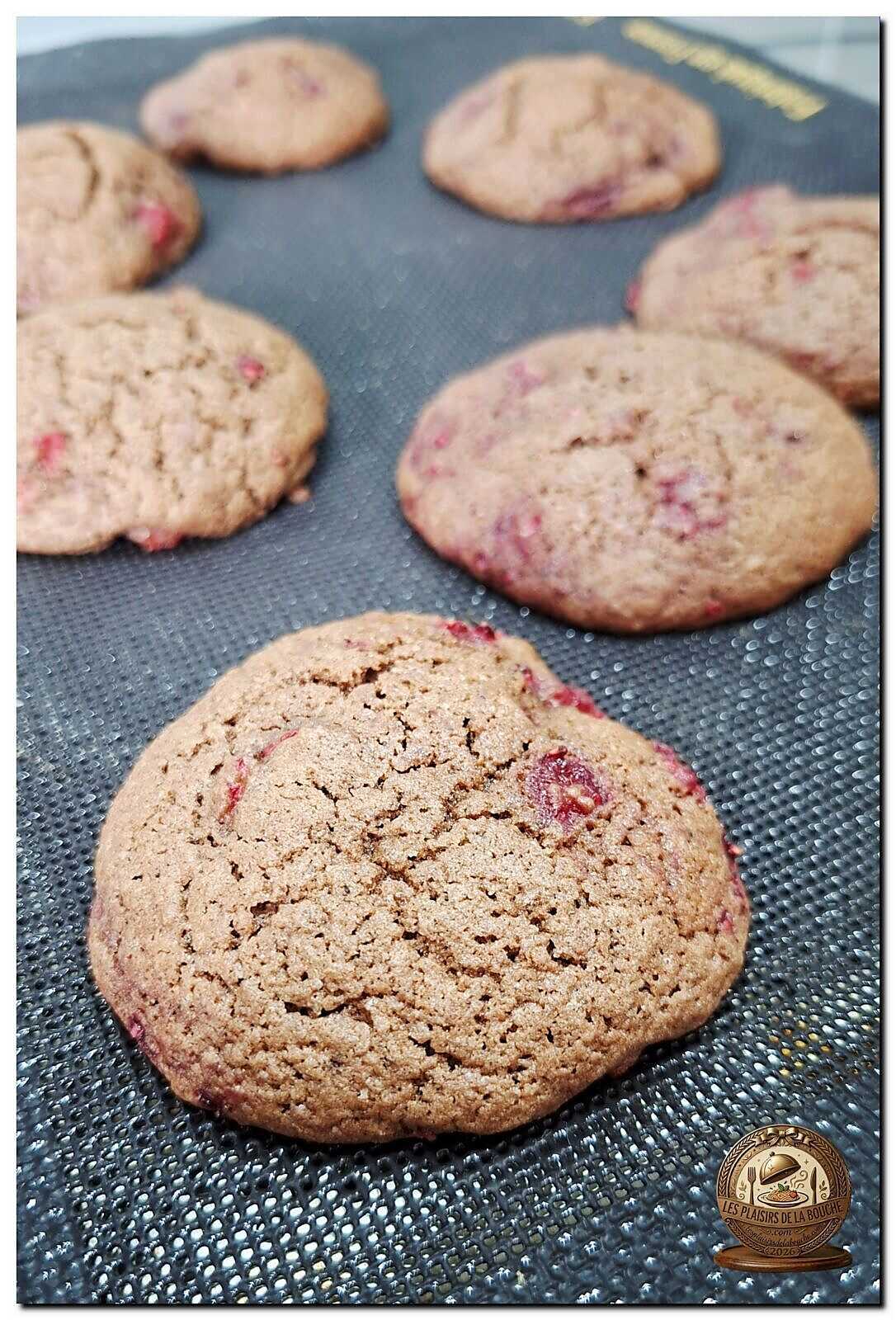 Cookies moelleux au cacao et framboises