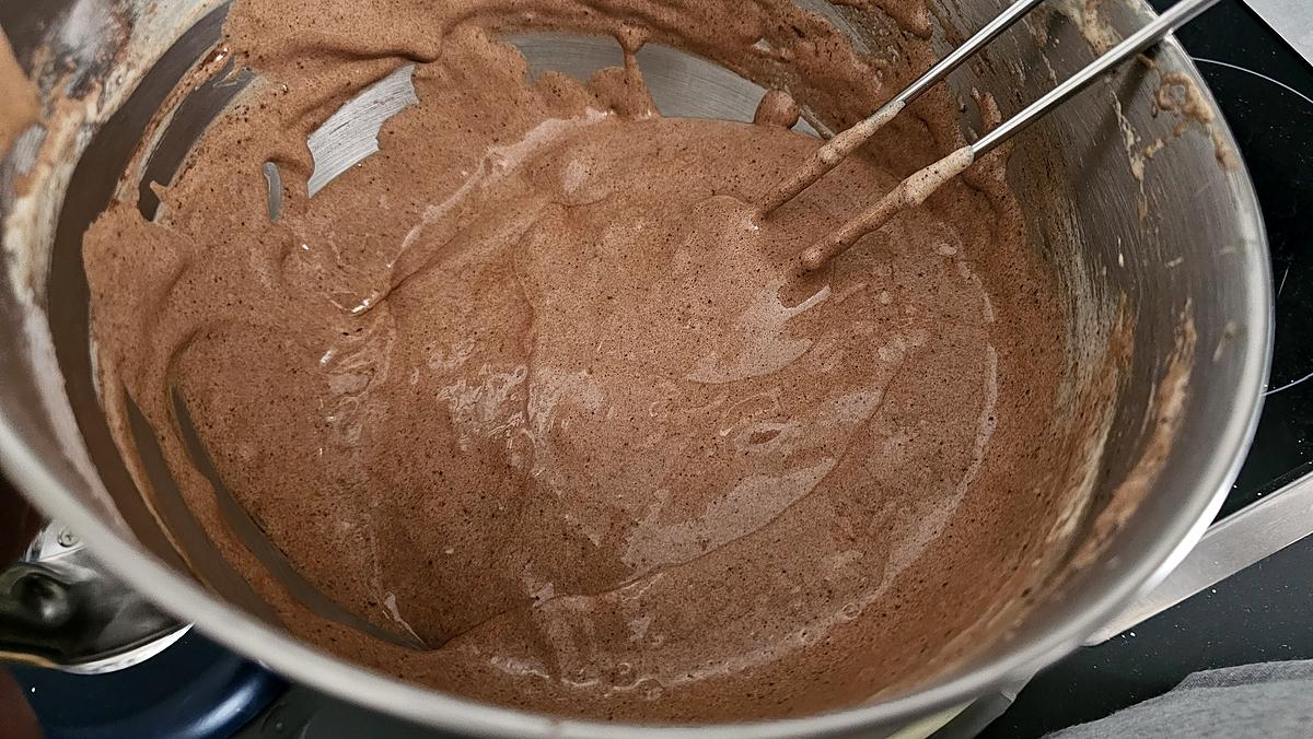 recette Ce biscuit éponge au chocolat est idéal pour un entremets.