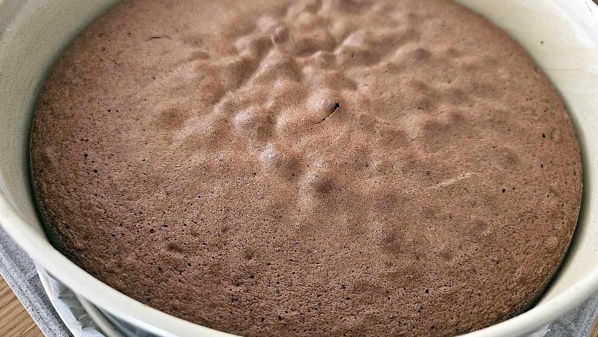 recette Ce biscuit éponge au chocolat est idéal pour un entremets.
