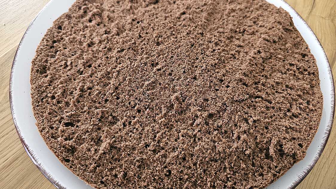 Ce biscuit éponge au chocolat est idéal pour un entremets.