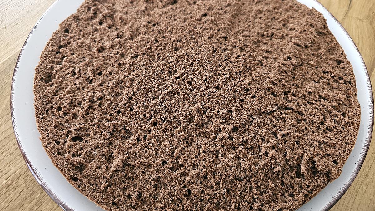recette Ce biscuit éponge au chocolat est idéal pour un entremets.