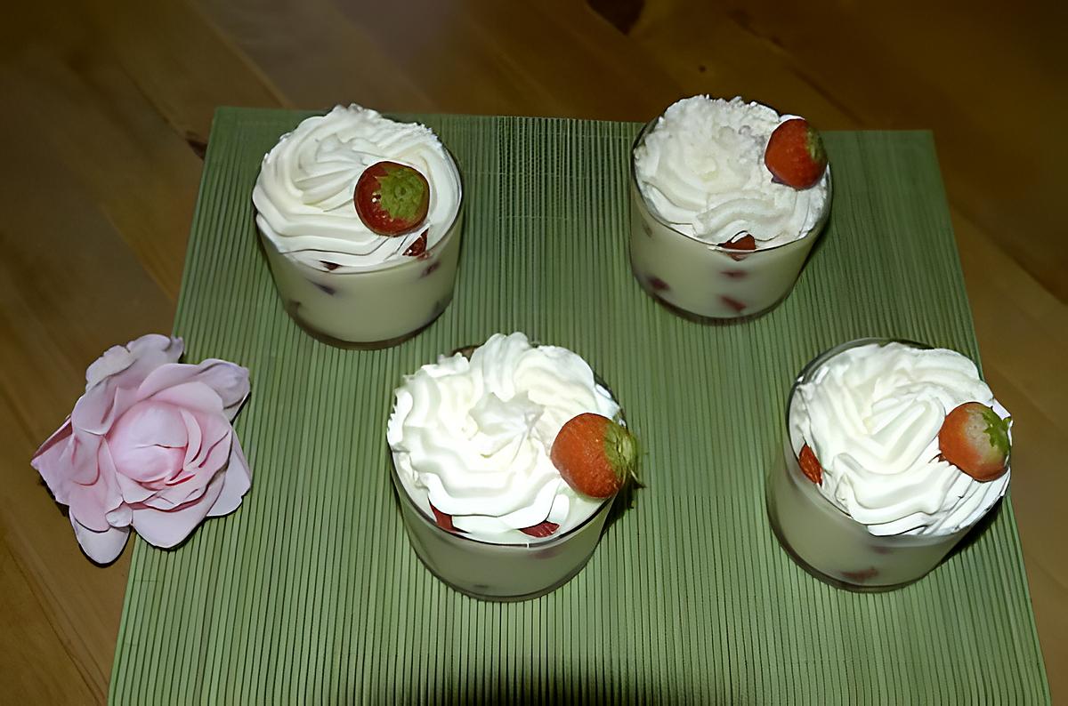 recette verrines à la crème vanille et aux fraises.