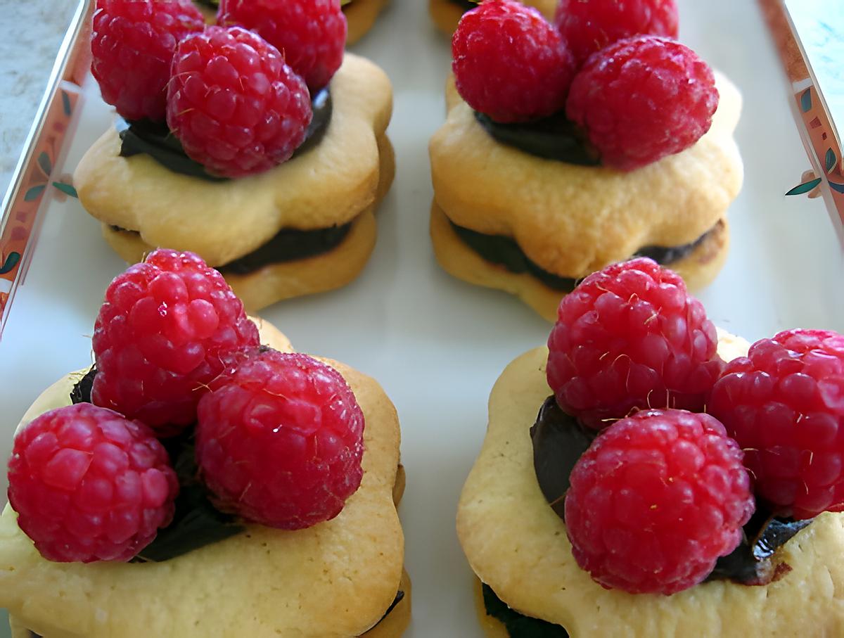 recette Fleurs à la ganache chocolat et framboises