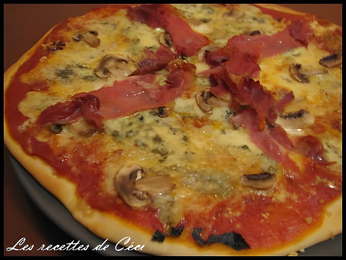recette Pizza au bleu, champignon et jambon fumé
