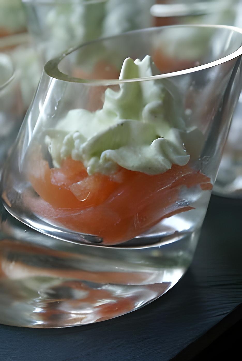 recette VERRINE DE SAUMON FUME ET SA CHANTILLY A L'ANETH