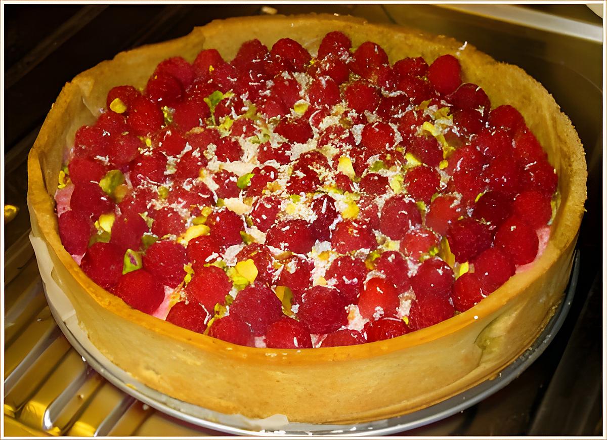 recette Tarte à la pistache et au bavarois de framboises