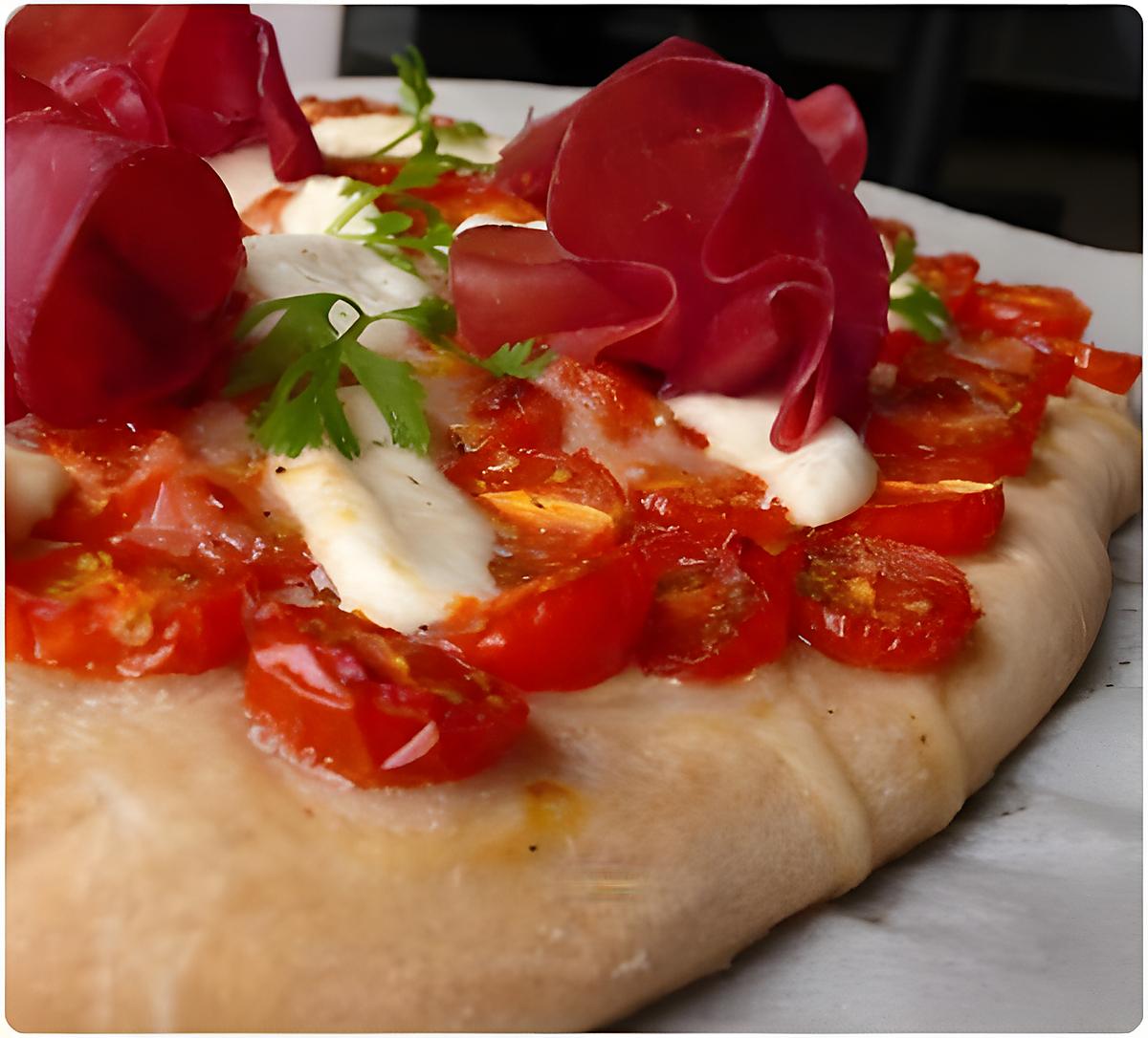 recette Pizza de tomates cerises, bressaola et mozzarella