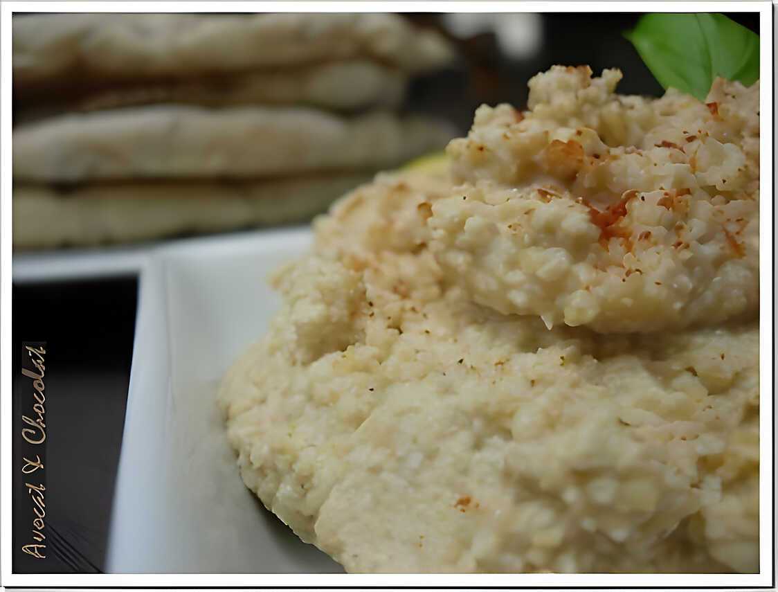 ** Saveurs libanaises: houmous (léger) accompagné de pain Pita aux céréales et graines fait maison**