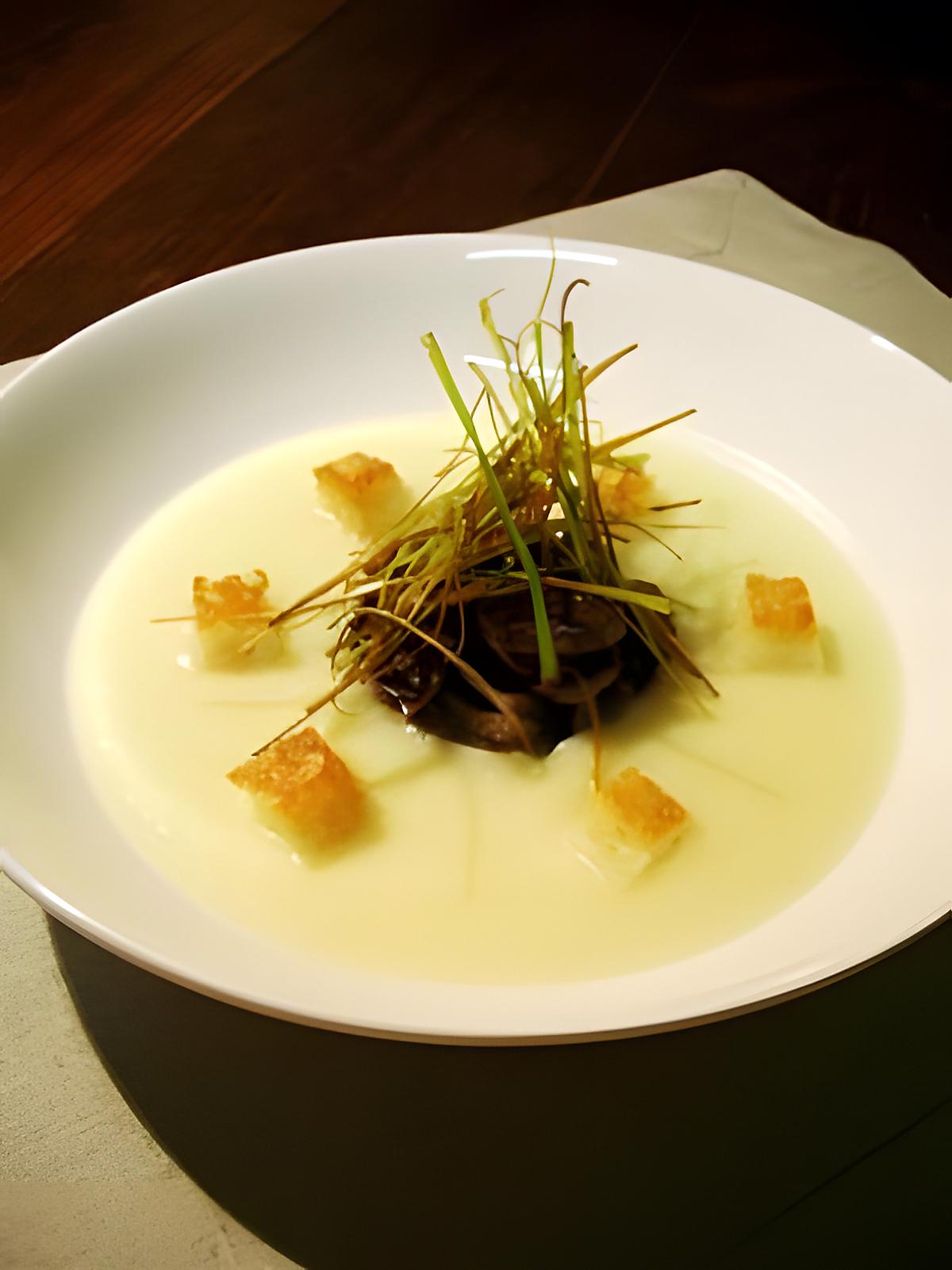 recette Potage Freneuse aux gésiers confits et julienne de poireaux frite...