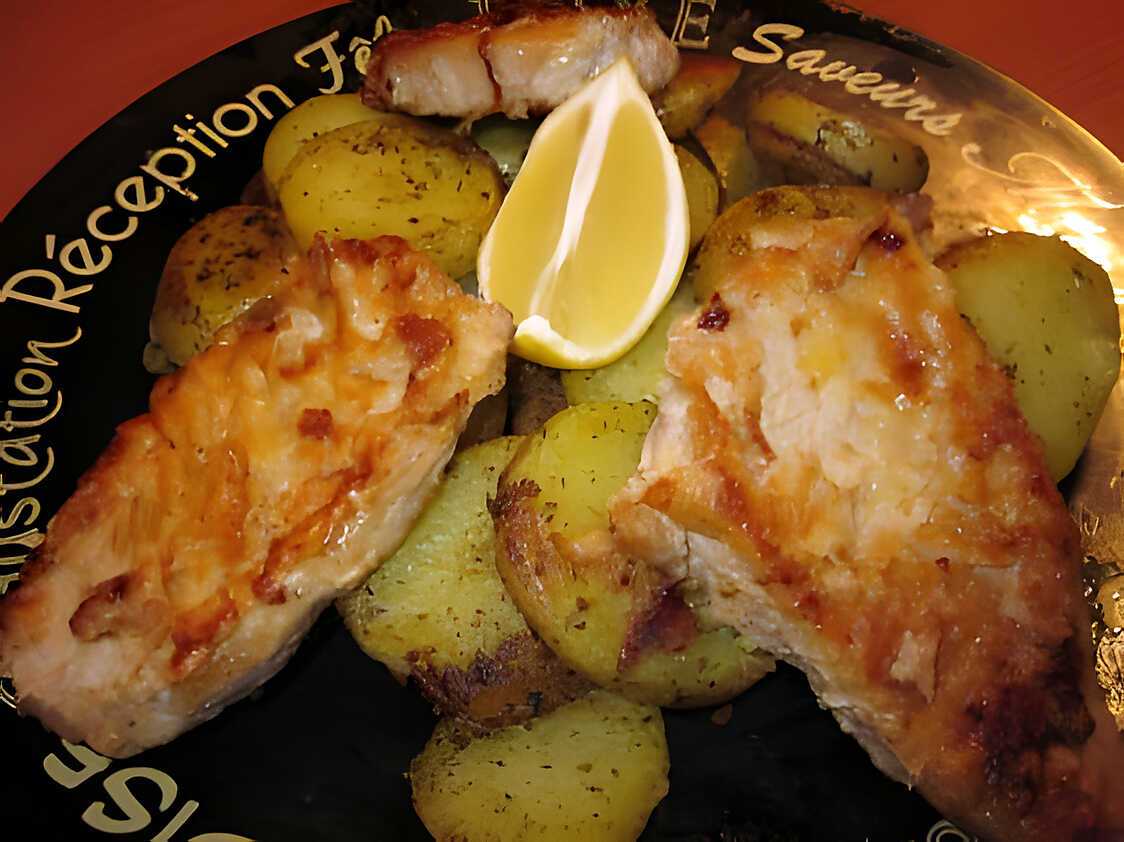 Recette de COTES DE PORC PANEES ET POMMES DE TERRE ROTIES