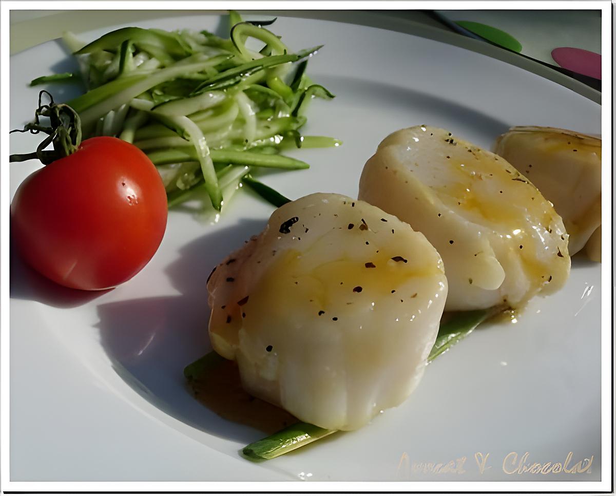 recette ** Noix de Saint jacques poêlées au caramel d' agrumes et petit tartare de courgette **