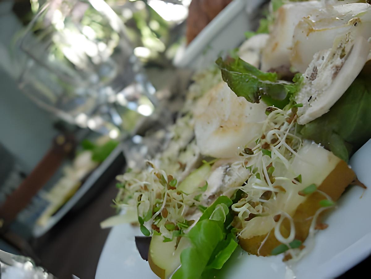 recette ** Carpaccio de poire, champignon et graines germées  à l'huile de vanille et aux noix de St jacques juste poêlées**