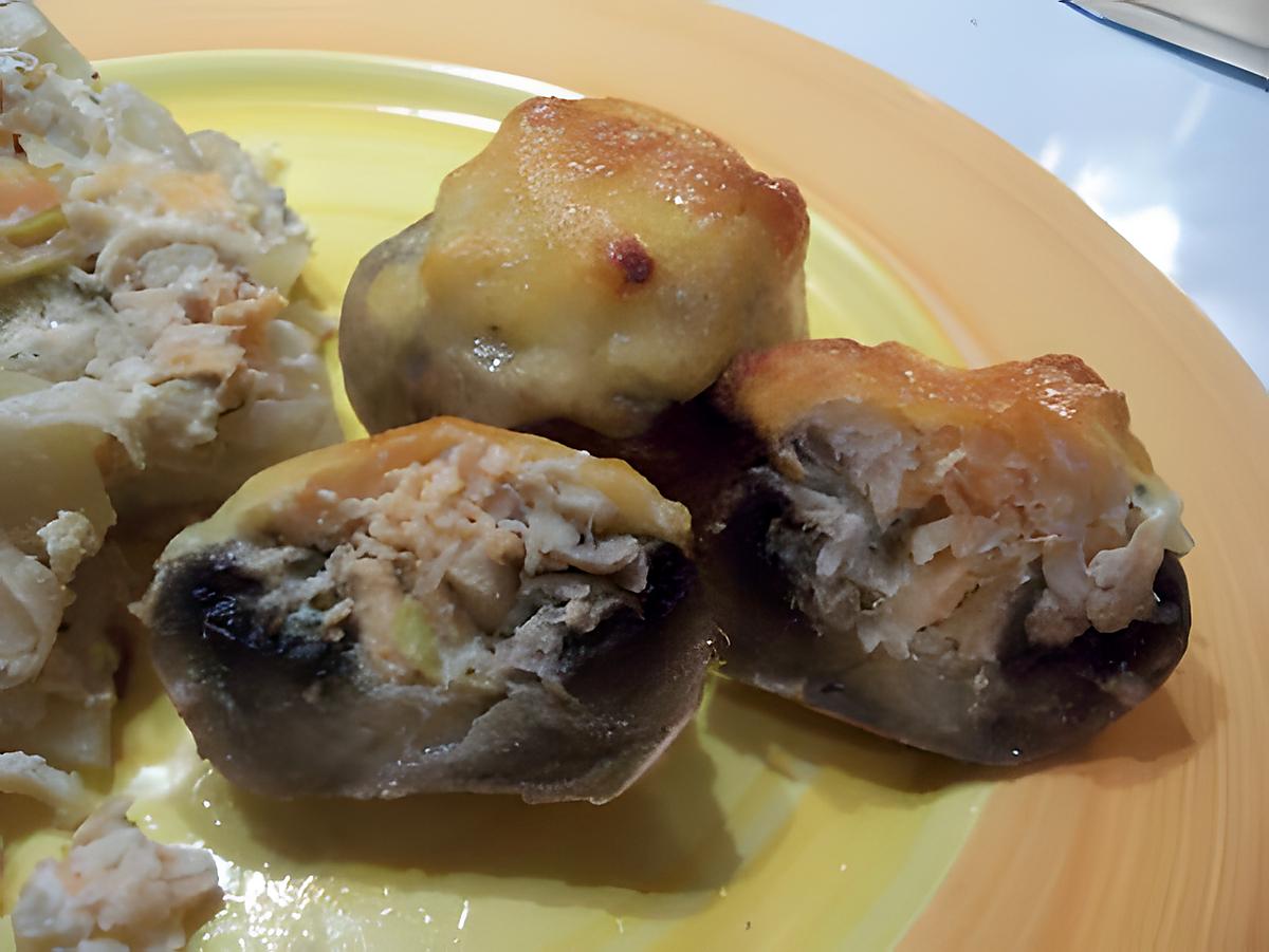 recette CHAMPIGNONS FARCIES AUX DEUX POISSONS ET POIREAU