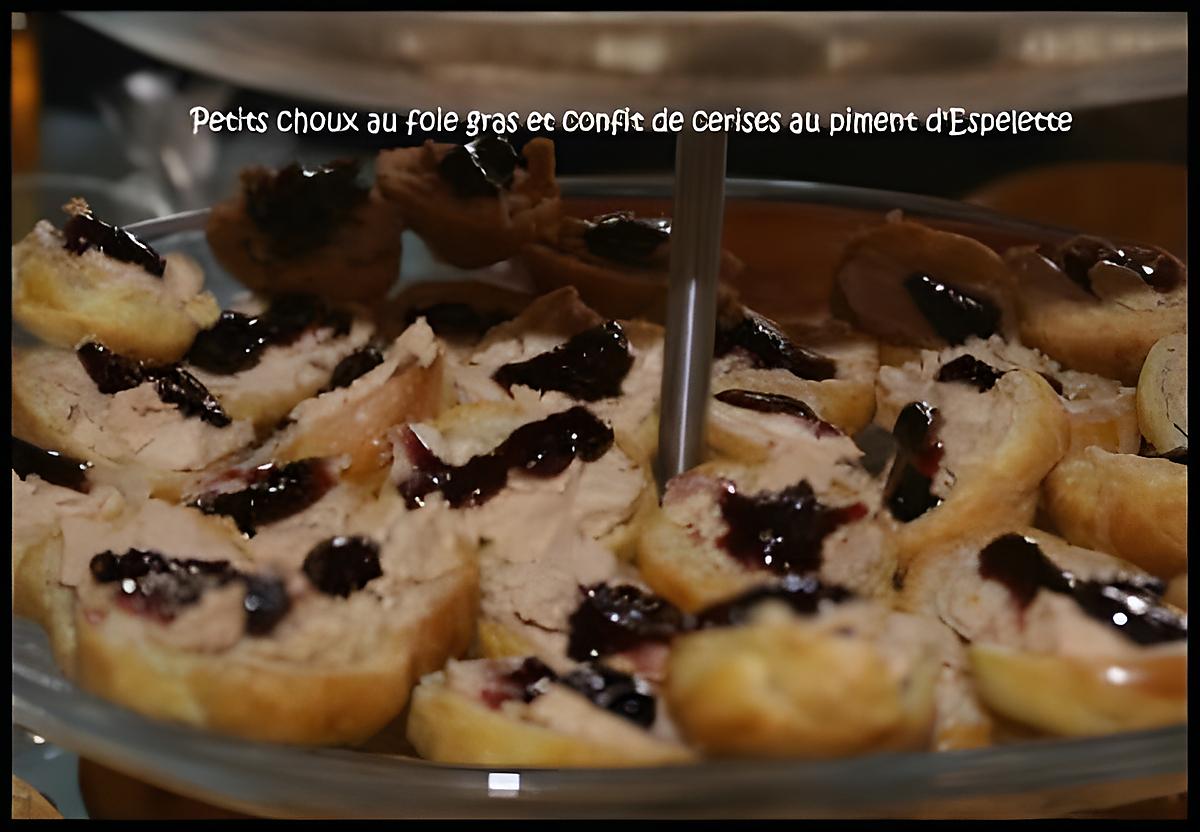 recette PETITS CHOUX AU FOIE GRAS ET CONFIT DE CERISES AU PIMENT D'ESPELETTE