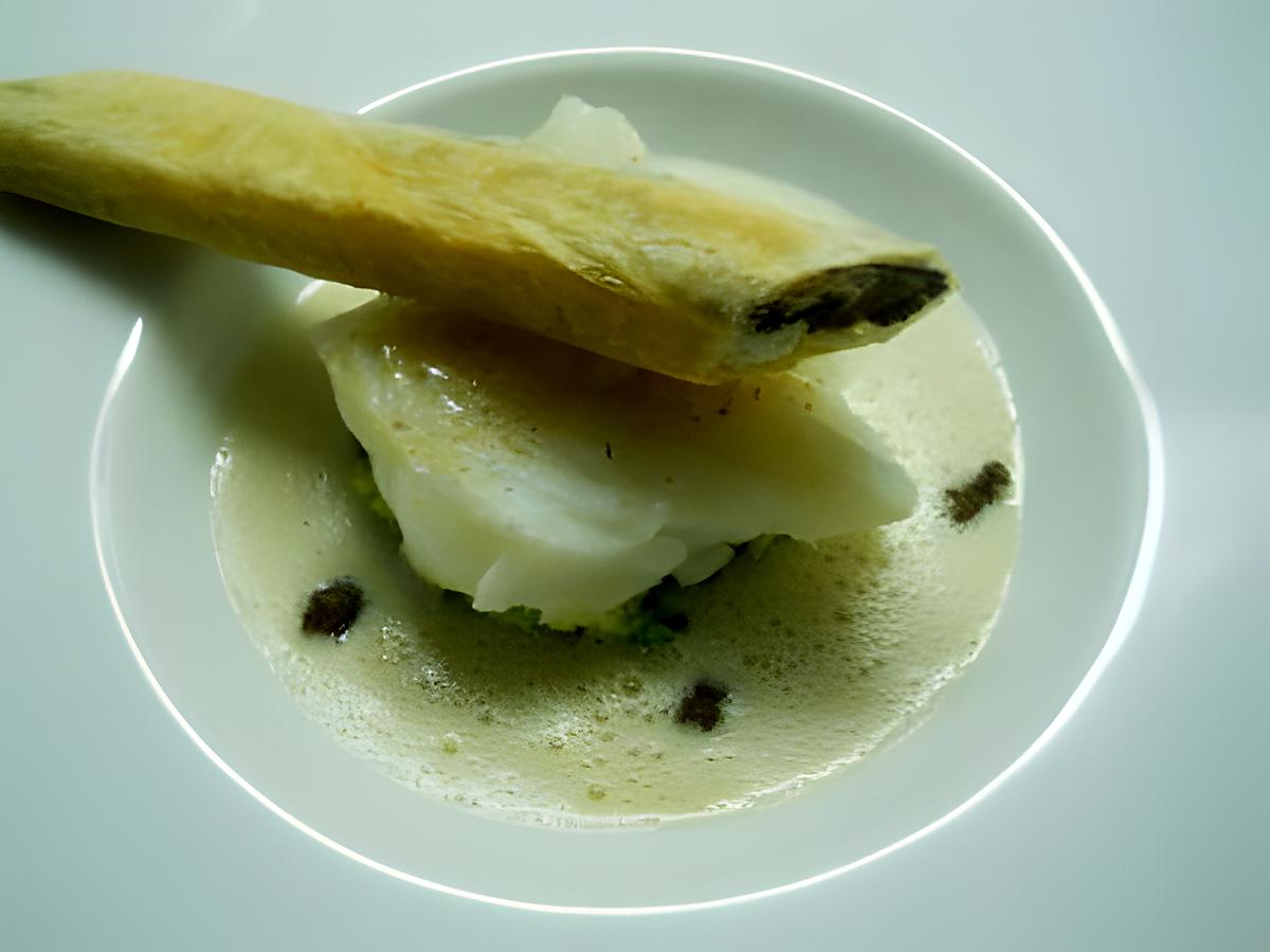 recette Dos de cabillaud, écrasé de brocoli, jus au wasabi et feuilleté aux cèpes