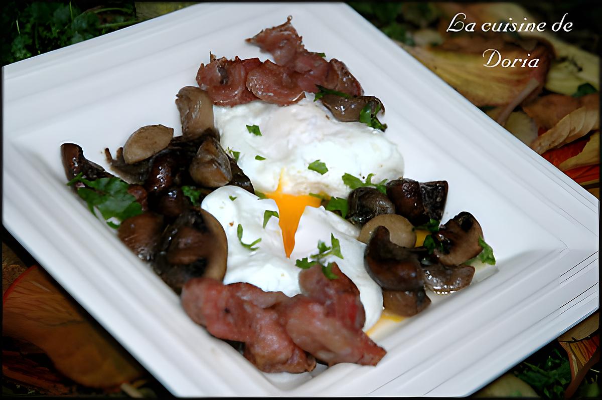 recette Oeufs pochés sur couche de champignons et gésiers confits