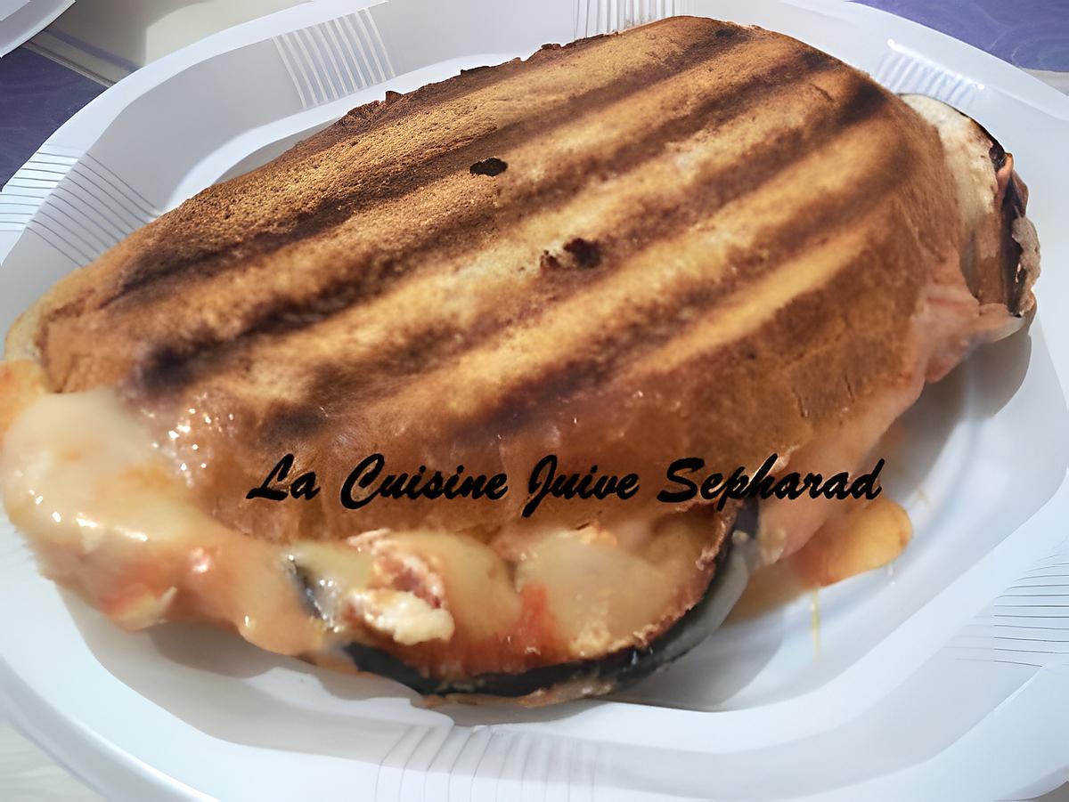 recette CROQUE-MONSIEUR A L`AUBERGINE ET A LA SAUCE TOMATE