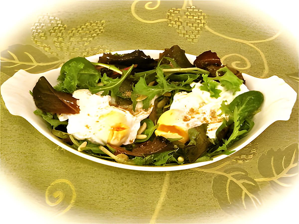 recette SALADE DE MESCLUN A L'OEUF CASSE.