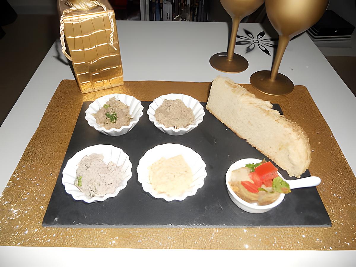 recette Mézzés caviar d'aubergine, houmous, paté de foie, mousse de thon, pain hallot