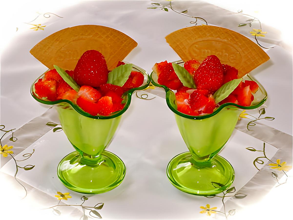 recette COUPE AUX PETITS SUISSES ET FRAISES