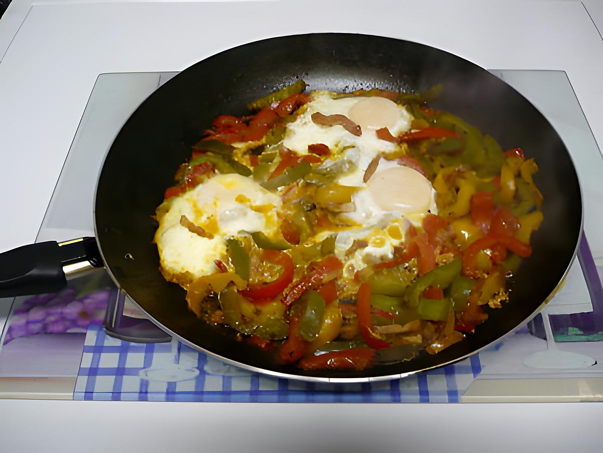 recette oeufs frits à l'espagnole aux lardons