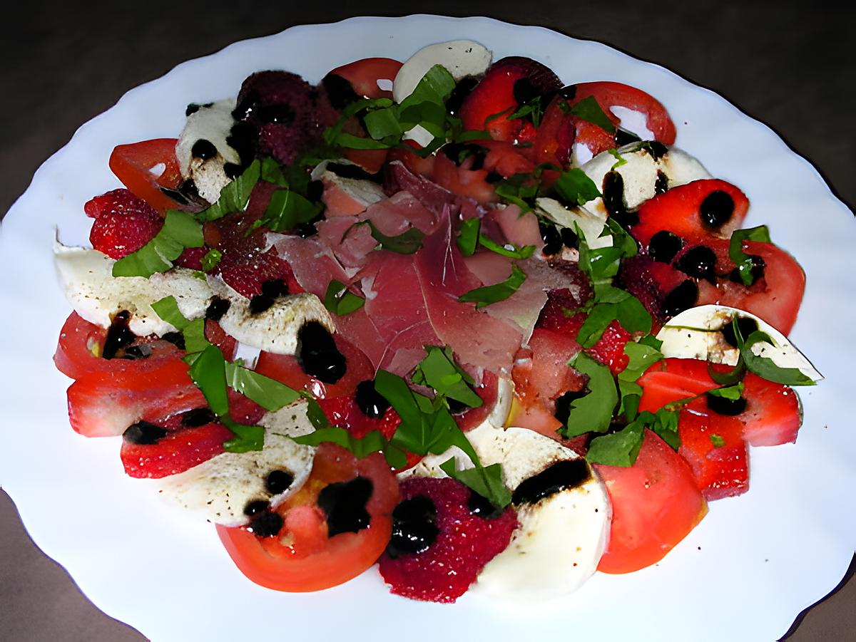 recette Salade fraises-tomates-mozzarella et jambon cru