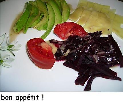 recette Salade d’avocat, betterave et emmental, vinaigrette à la vanille