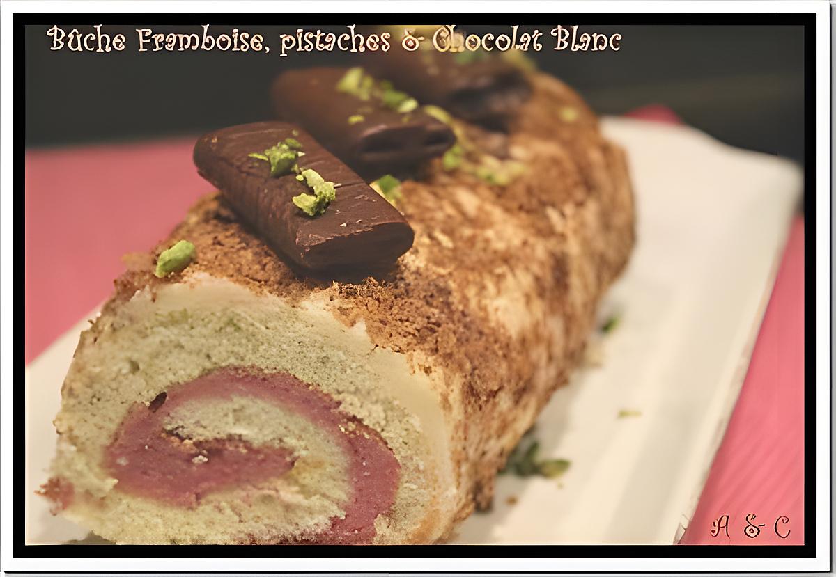 recette ** Bûche roulée à la mousse de framboise légère, aux pistaches et son glaçage au chocolat blanc ( sans beurre)**