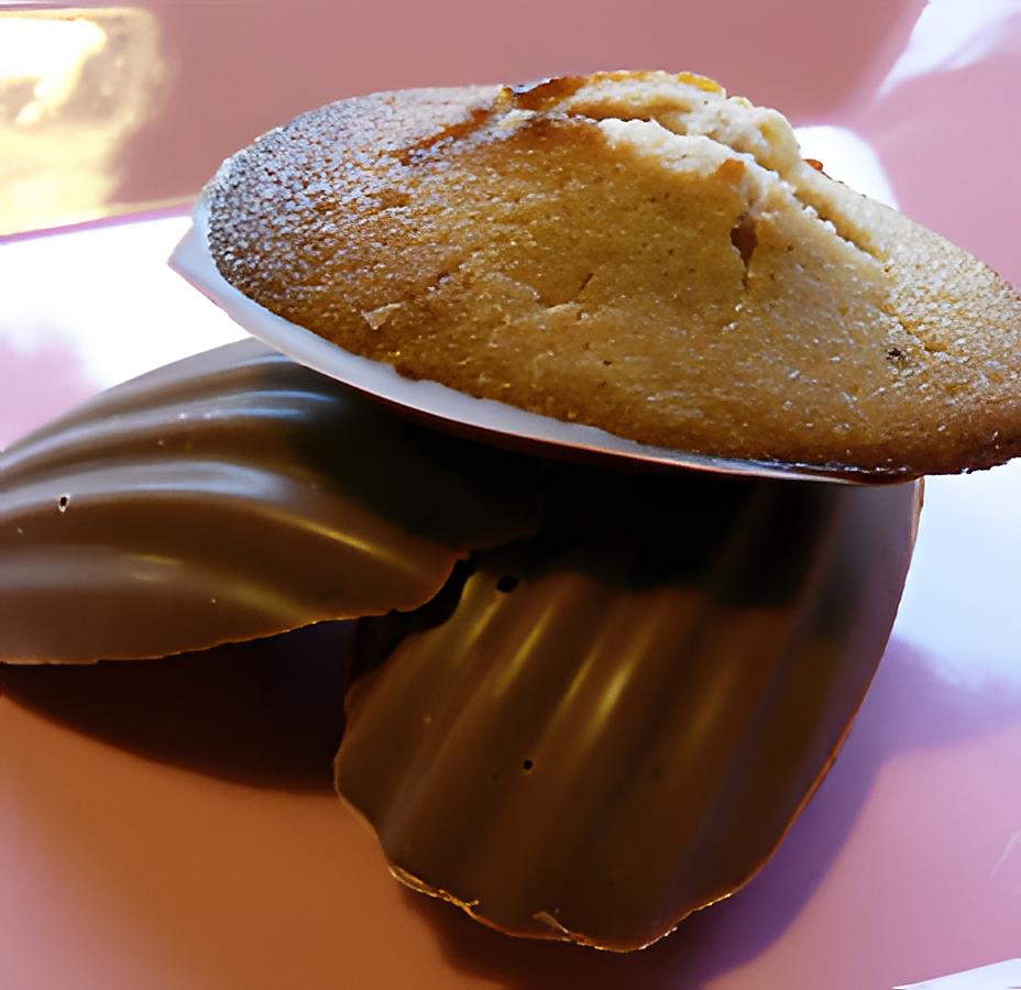 recette Madeleine à la chataigne , écorce d'orange en coque de chocolat au lait