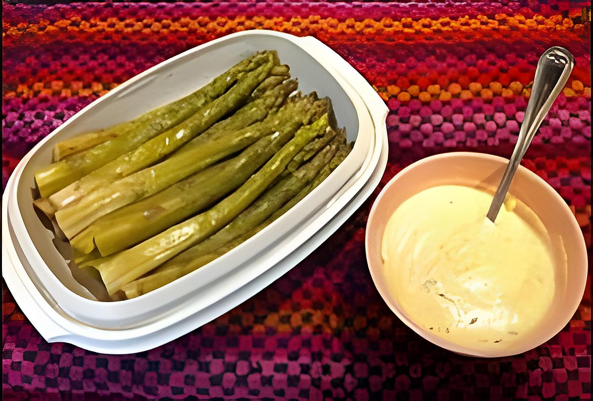recette Asperges vertes et sa mayonnaise mousseline à la ciboulette.