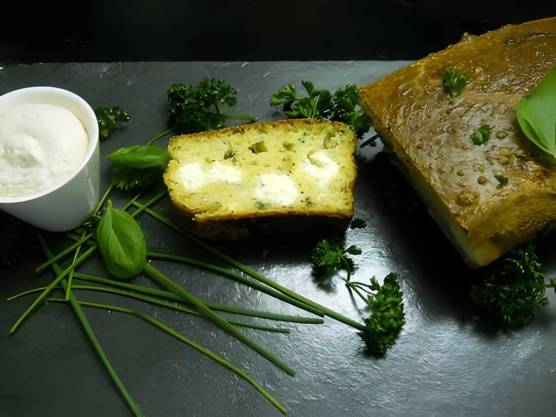 Cake à la feta et aux herbes fraîches et sa chantilly de jambon blanc