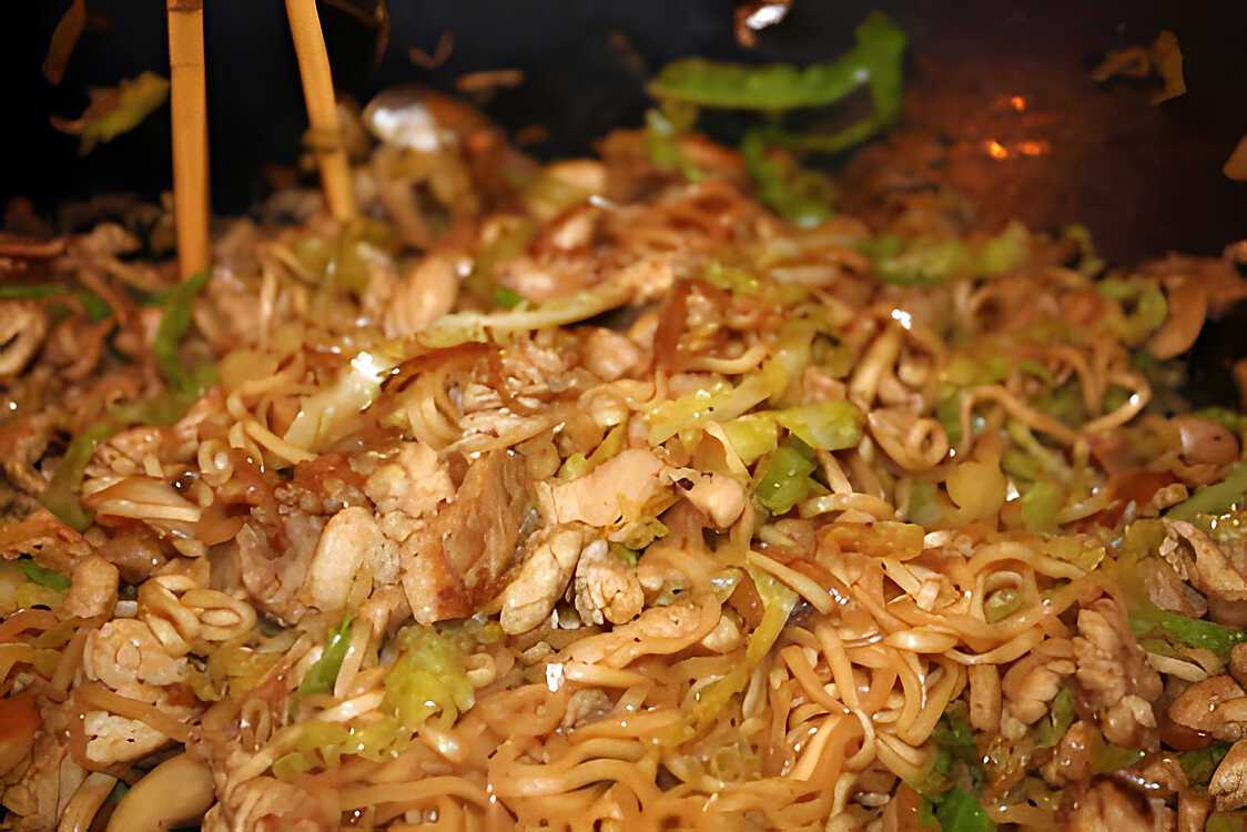 Recette de Nouilles chinoises au poulet et aux légumes Façon Wok